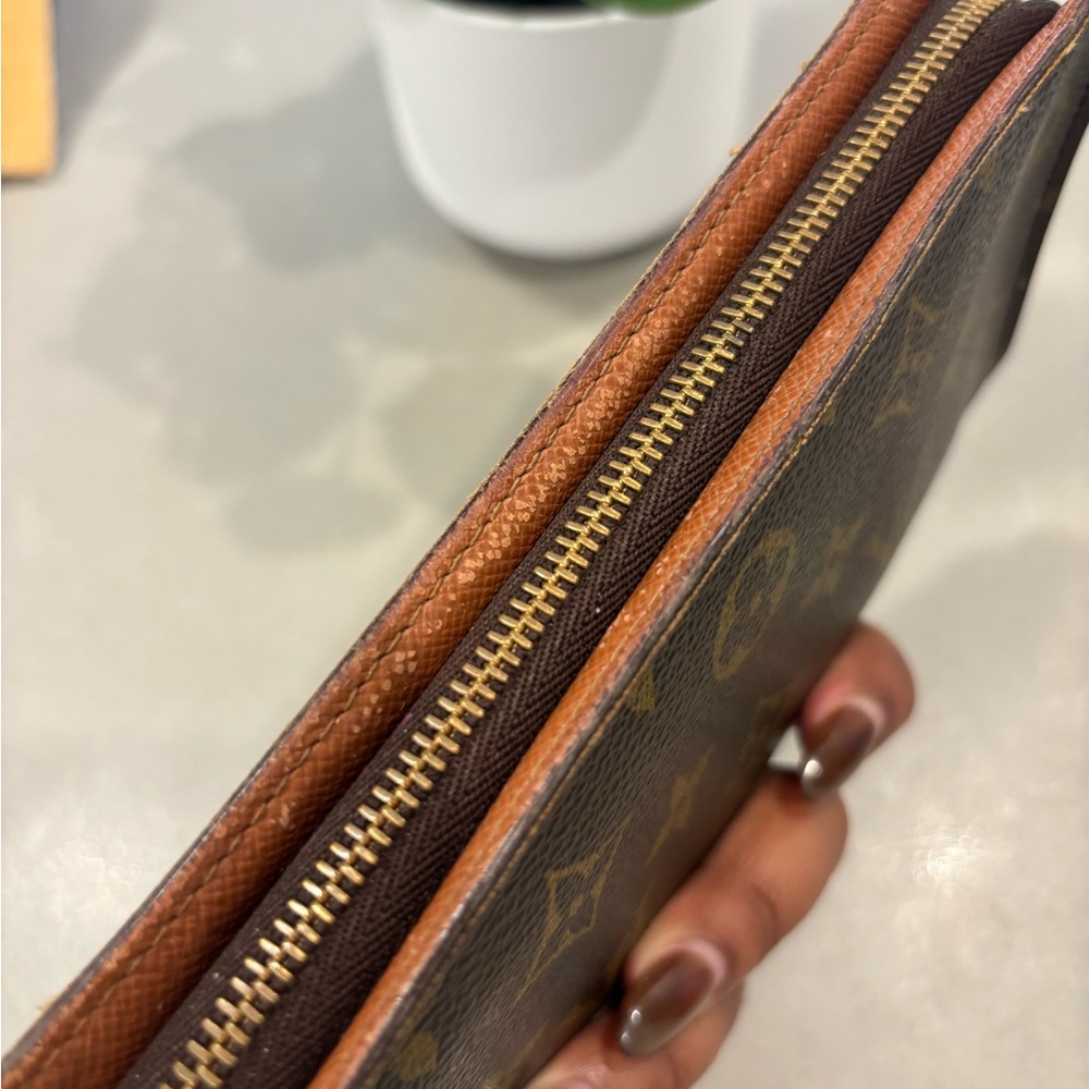 LV Monogram Zippy Wallet - Picture 10 of 10